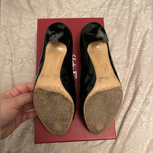 Salvatore Ferragamo Vara Pump - Picture 2 of 6